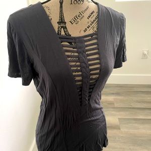 SOLD ❤️ BKE cutout top